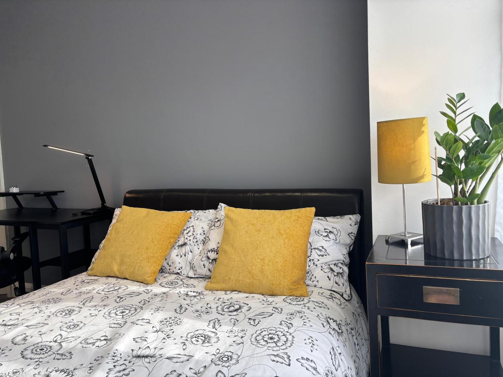 Entire House Floor Perfect For Couples & Freelancers - Available For Single Too Hotel London Bagian luar foto