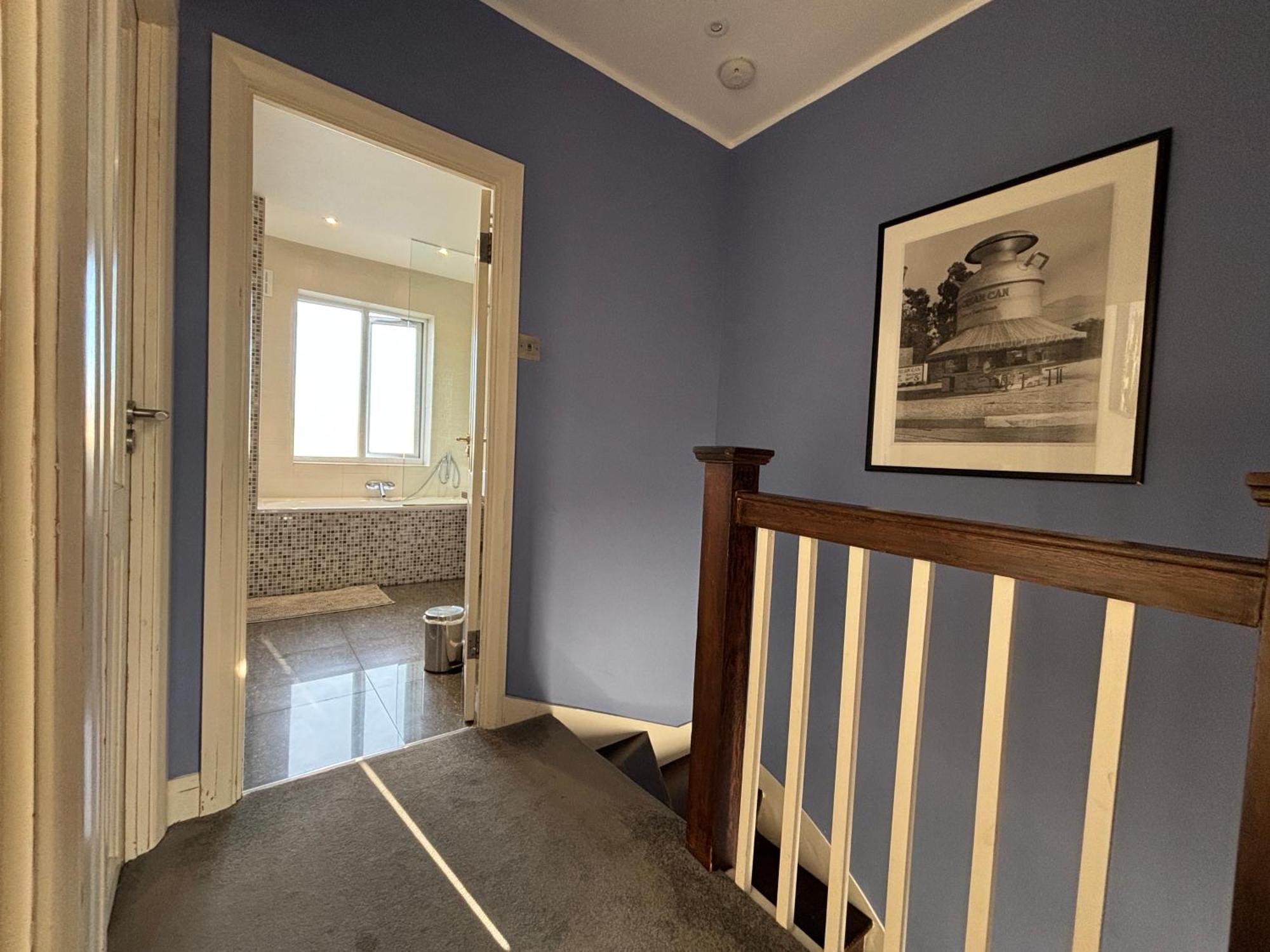Entire House Floor Perfect For Couples & Freelancers - Available For Single Too Hotel London Bagian luar foto