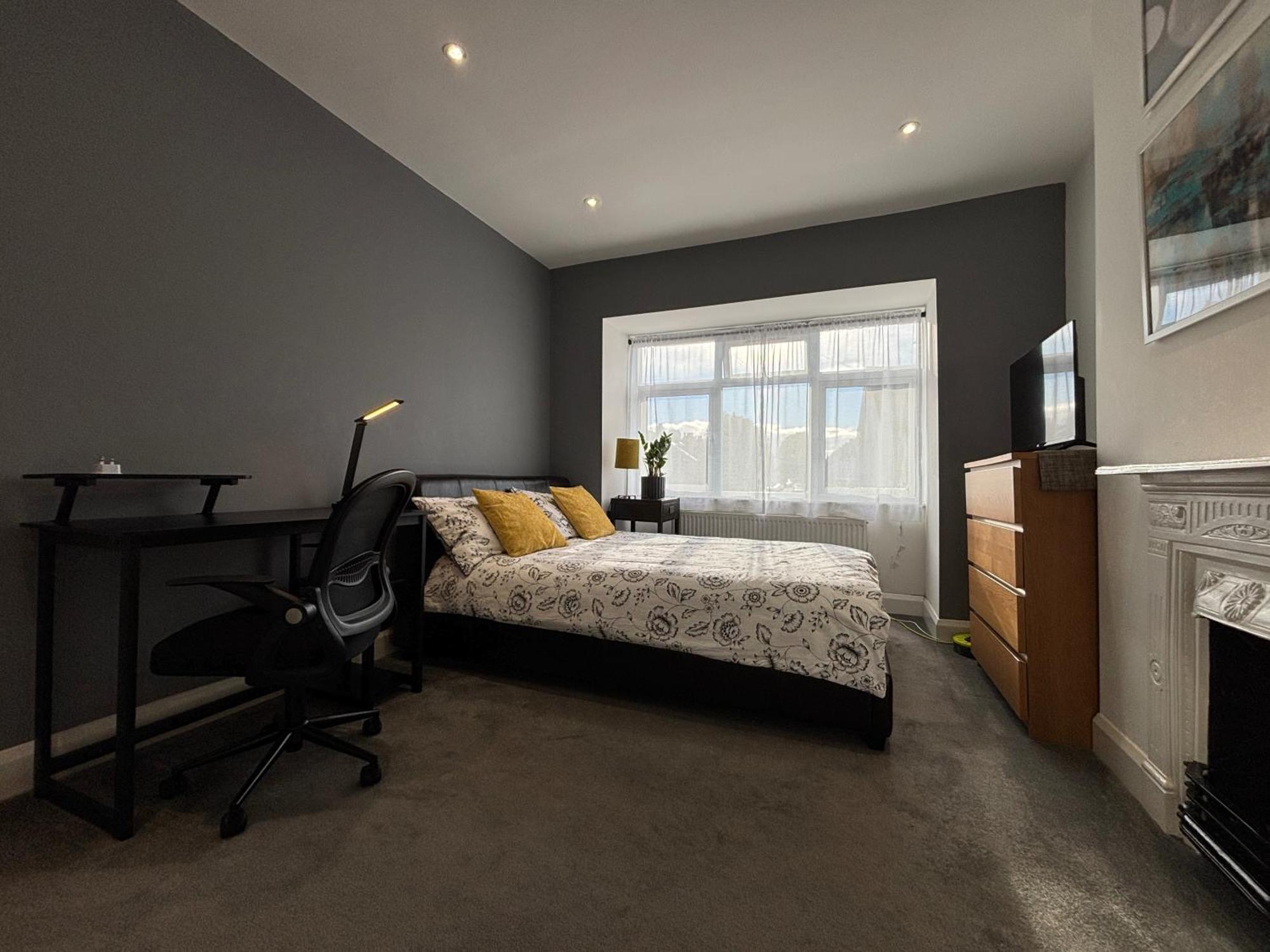 Entire House Floor Perfect For Couples & Freelancers - Available For Single Too Hotel London Bagian luar foto